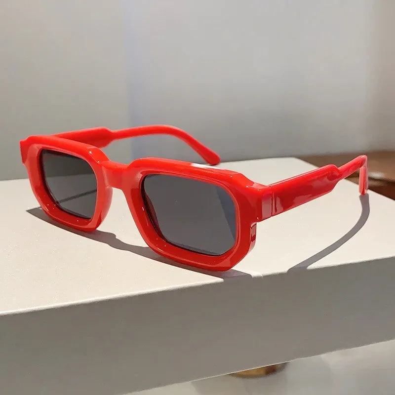 RetroClassic Rectangle Sunglasses – Unisex UV400 Vintage Fashion Shades