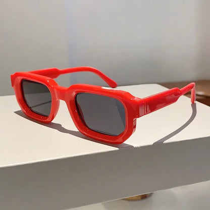 RetroClassic Rectangle Sunglasses – Unisex UV400 Vintage Fashion Shades