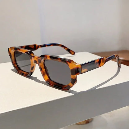 RetroClassic Rectangle Sunglasses – Unisex UV400 Vintage Fashion Shades